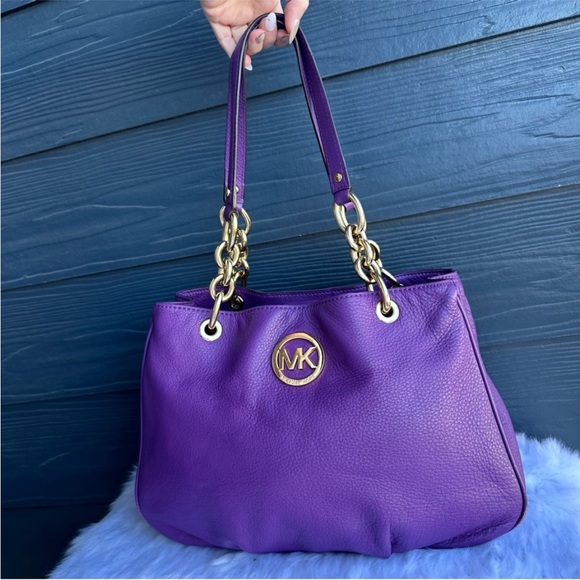 Michael Kors Purple Leather Shoulder
Bag with Gold Hardware Bedford - Picture 5 of 11